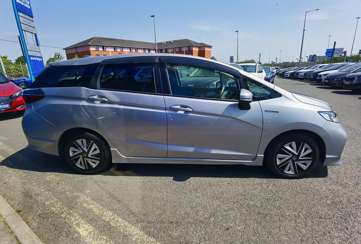 HONDA SHUTTLE 1.5 AUTOMATIC PETROL HYBRID - Image 4