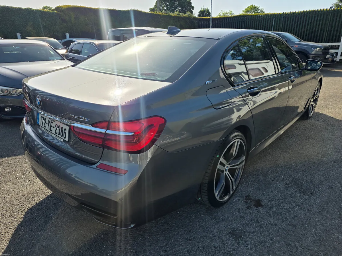 BMW 7-Series 2017 740e Sunroof - Image 4