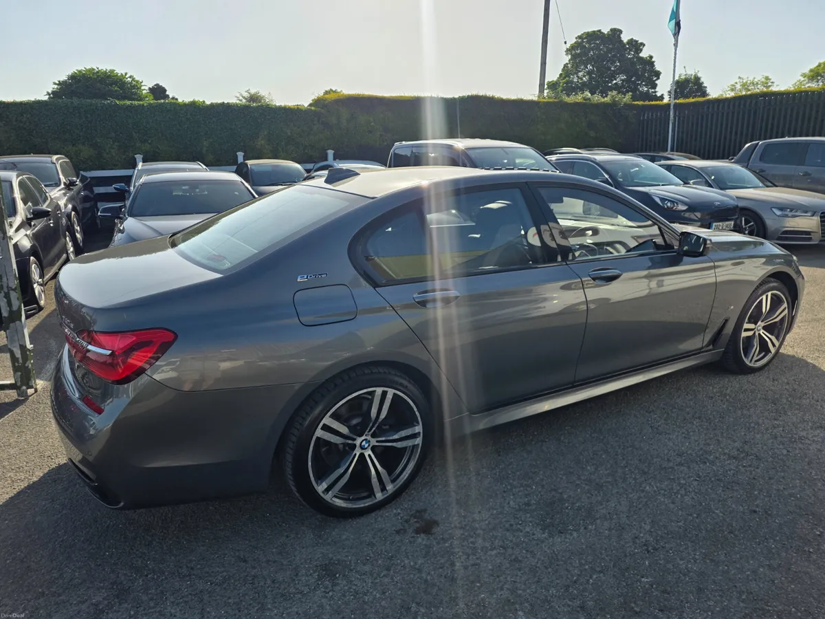 BMW 7-Series 2017 740e Sunroof - Image 6