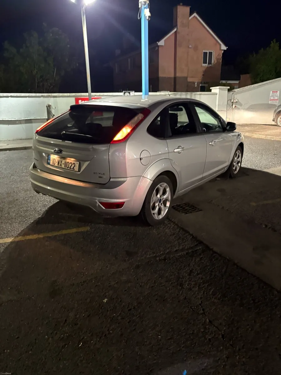 2010 Ford Focus - Image 3
