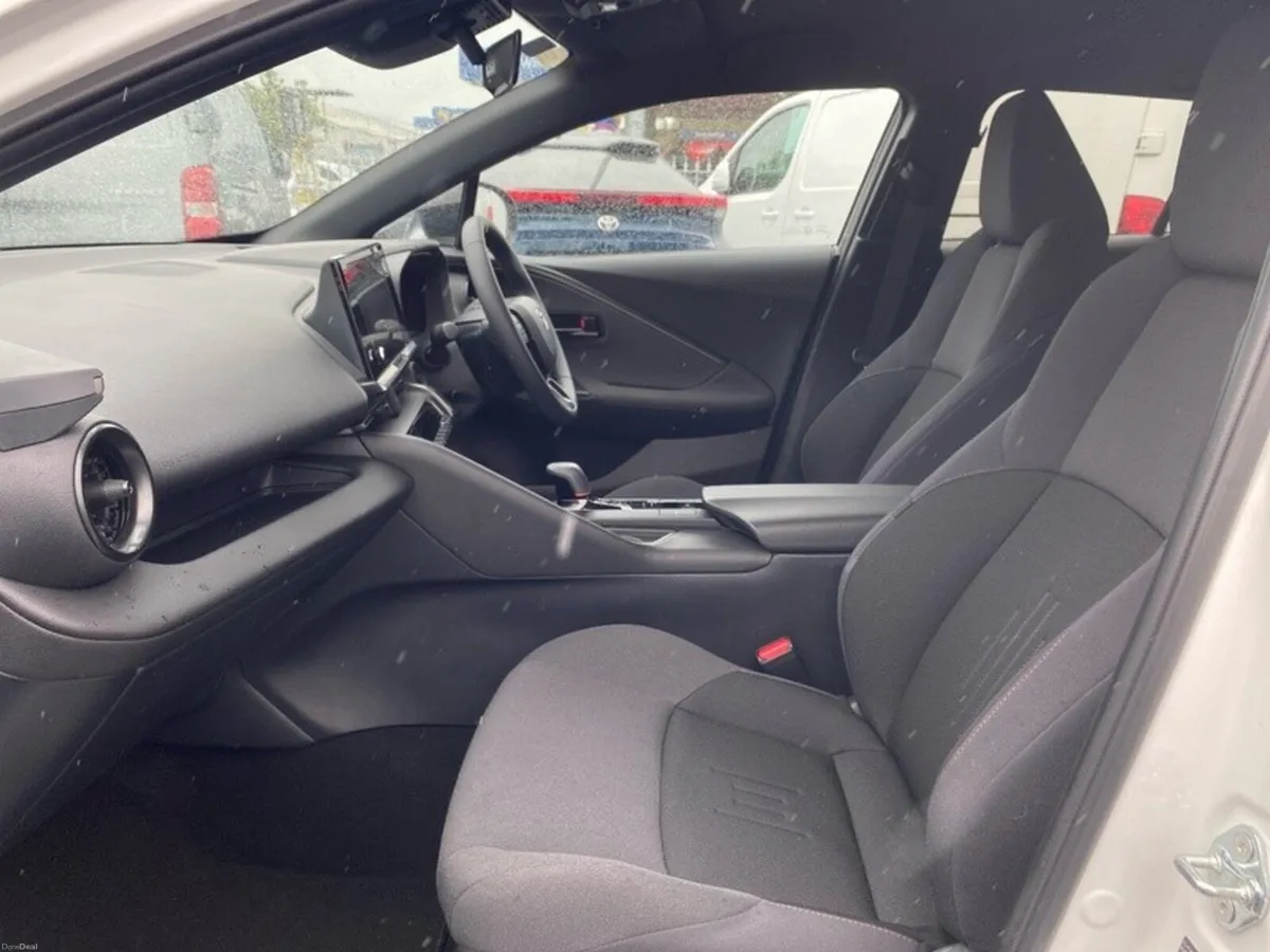 Toyota C-HR HYBRID SPORT - Image 6