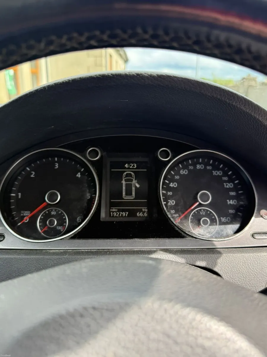 Volkswagen Passat 2010 - Image 4