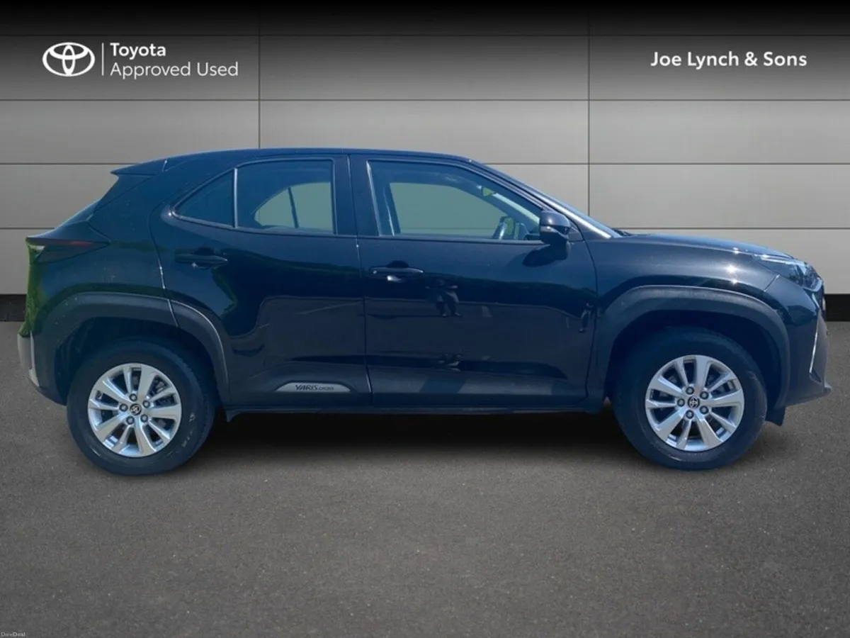 Toyota Yaris Cross CR CROSS LUNA 4DR AUTO - Image 3
