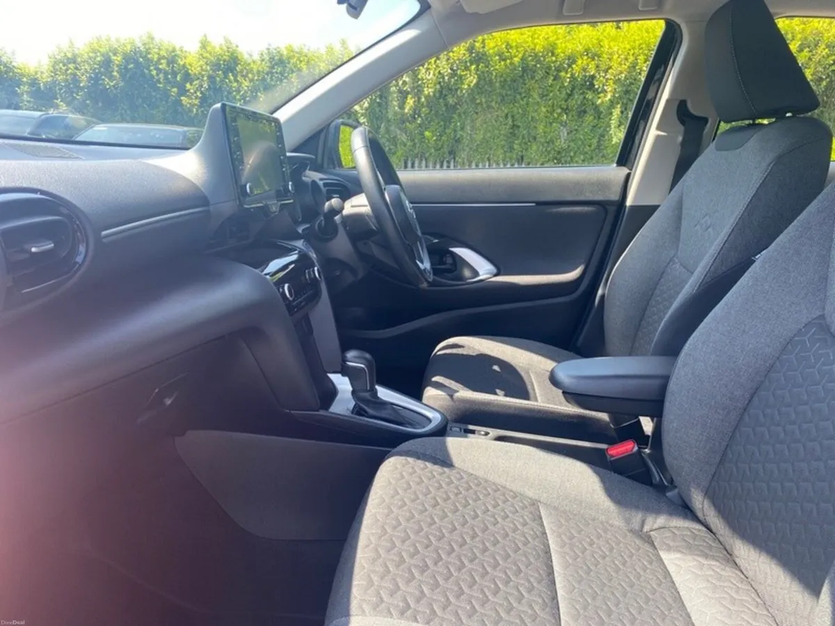 Toyota Yaris Cross CR CROSS LUNA 4DR AUTO - Image 6