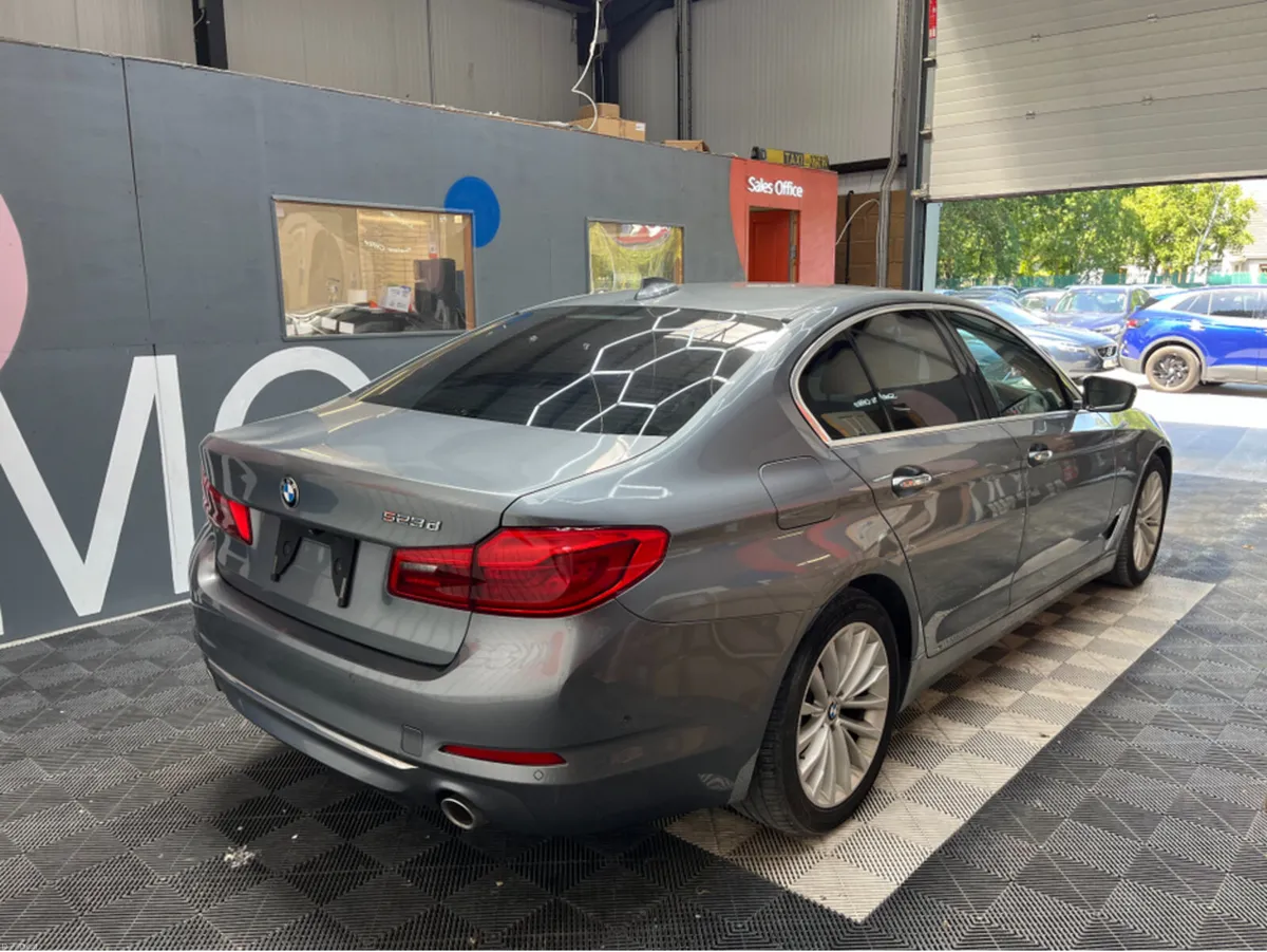 BMW 5-Series 2017 BMW 523D LUXURY 2.0 AUTOMATIC / - Image 2