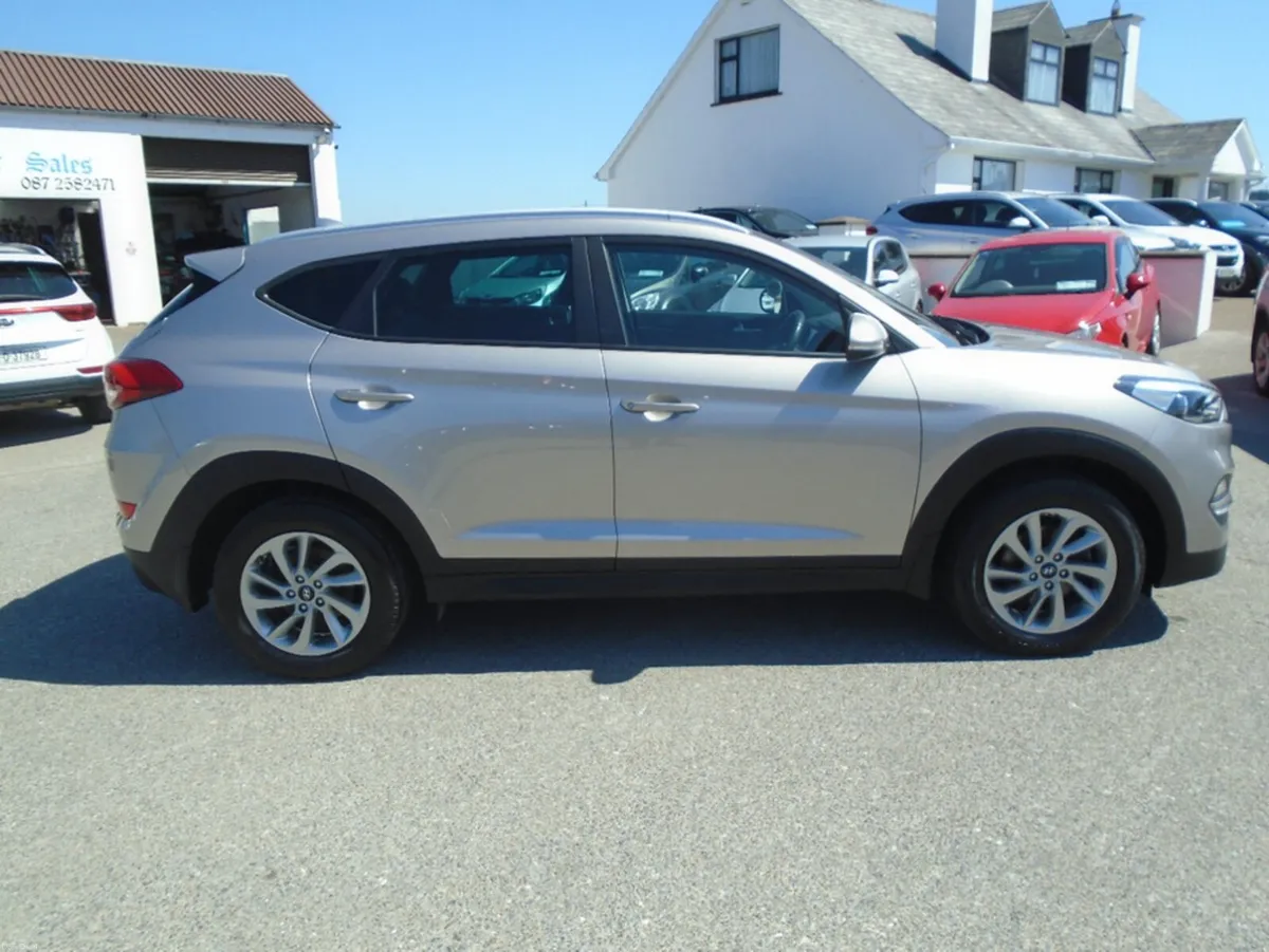 Hyundai Tucson 1.7 EXECUTIVE 5DR - Image 6