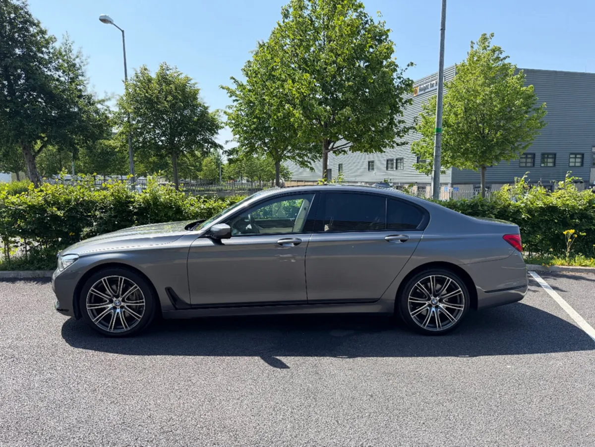 BMW 7-Series X DRIVE 740d *FULL SERVICE HISTORY* - Image 2