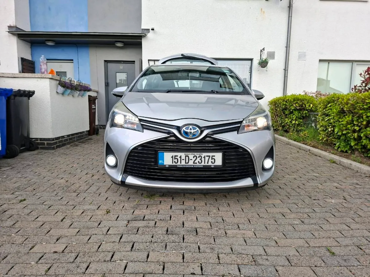 2015 Toyota Yaris Hybrid Luxury Auto - Image 2