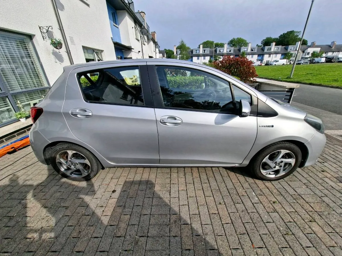 2015 Toyota Yaris Hybrid Luxury Auto - Image 4