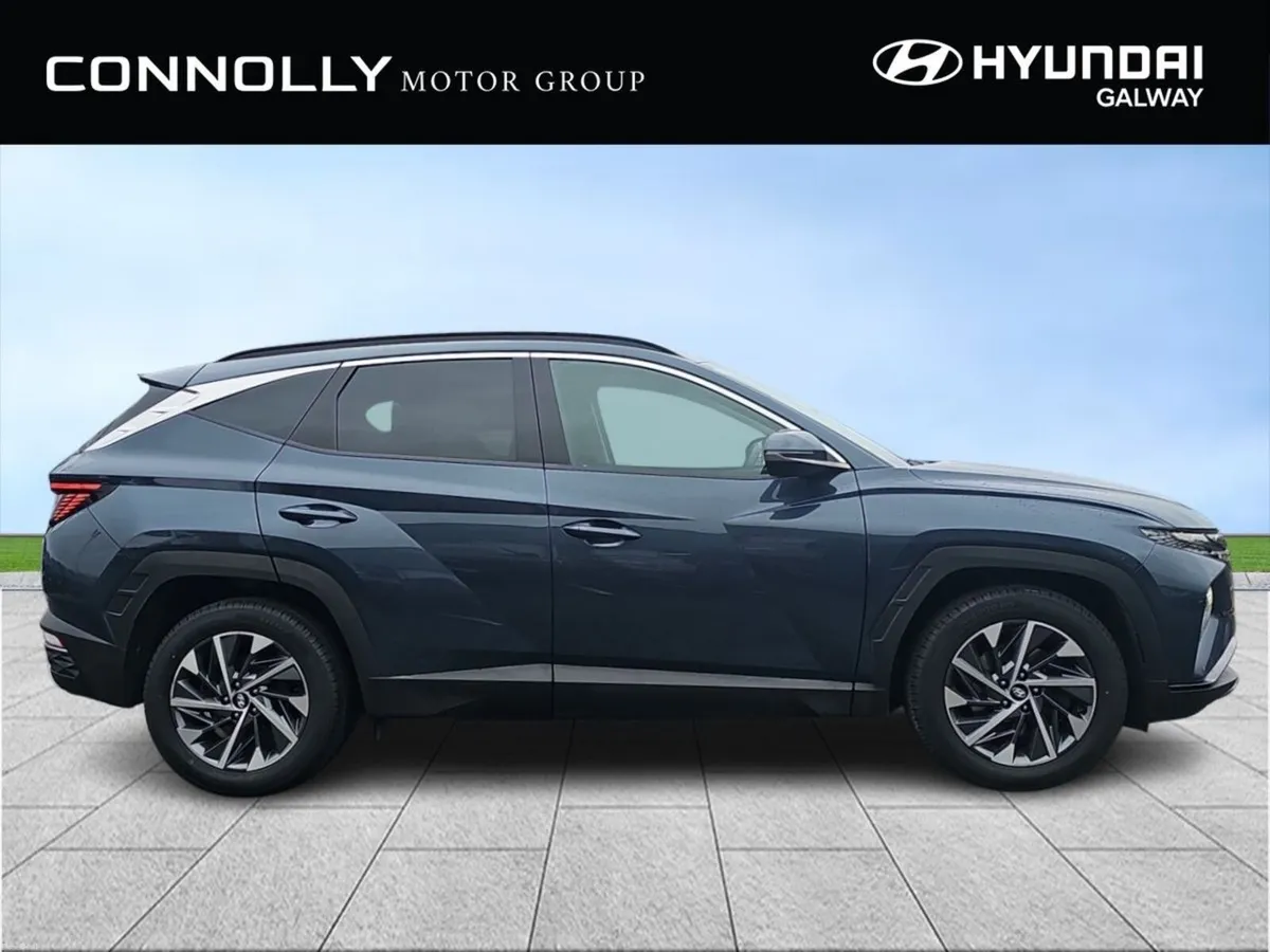 Hyundai Tucson 2WD Executive Plus - Sat Nav - Heat - Image 3