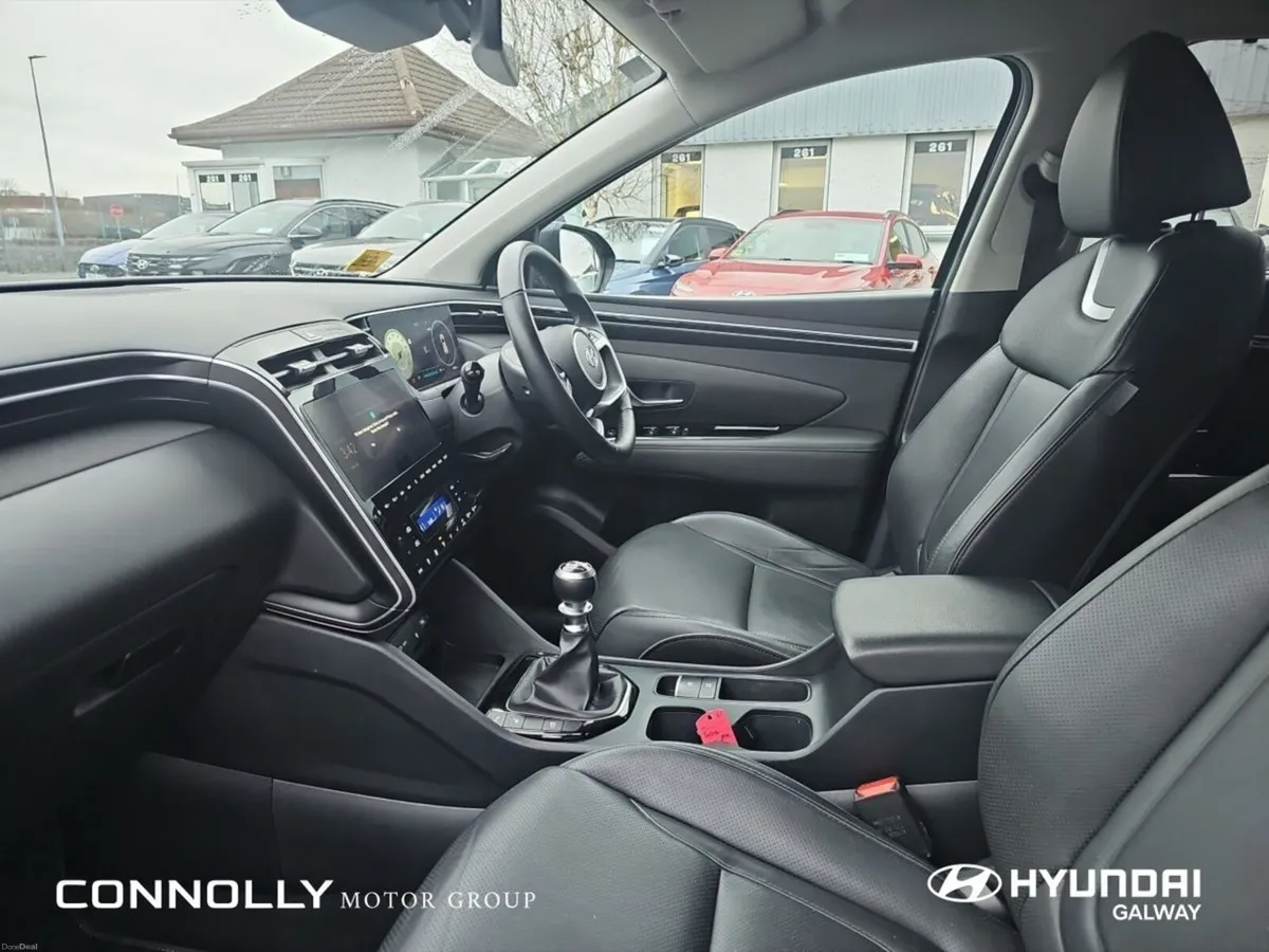 Hyundai Tucson 2WD Executive Plus - Sat Nav - Heat - Image 5