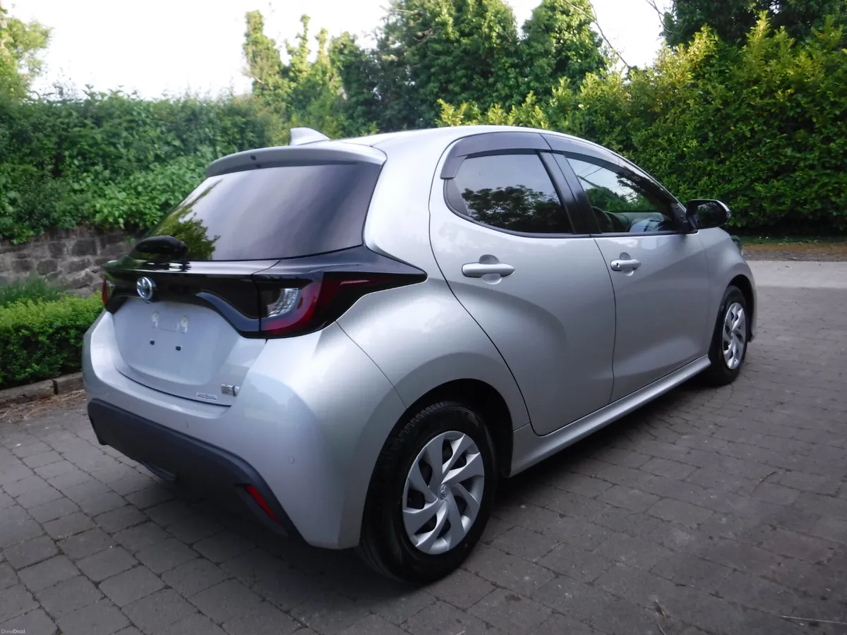 TOYOTA YARIS 1.5 AUTO HYBRID 360 CAMERA - Image 3