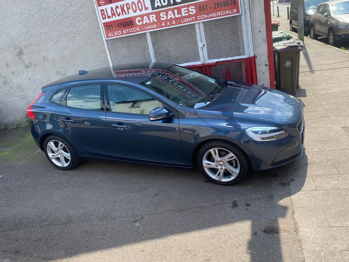Volvo V40 2018 - Image 1