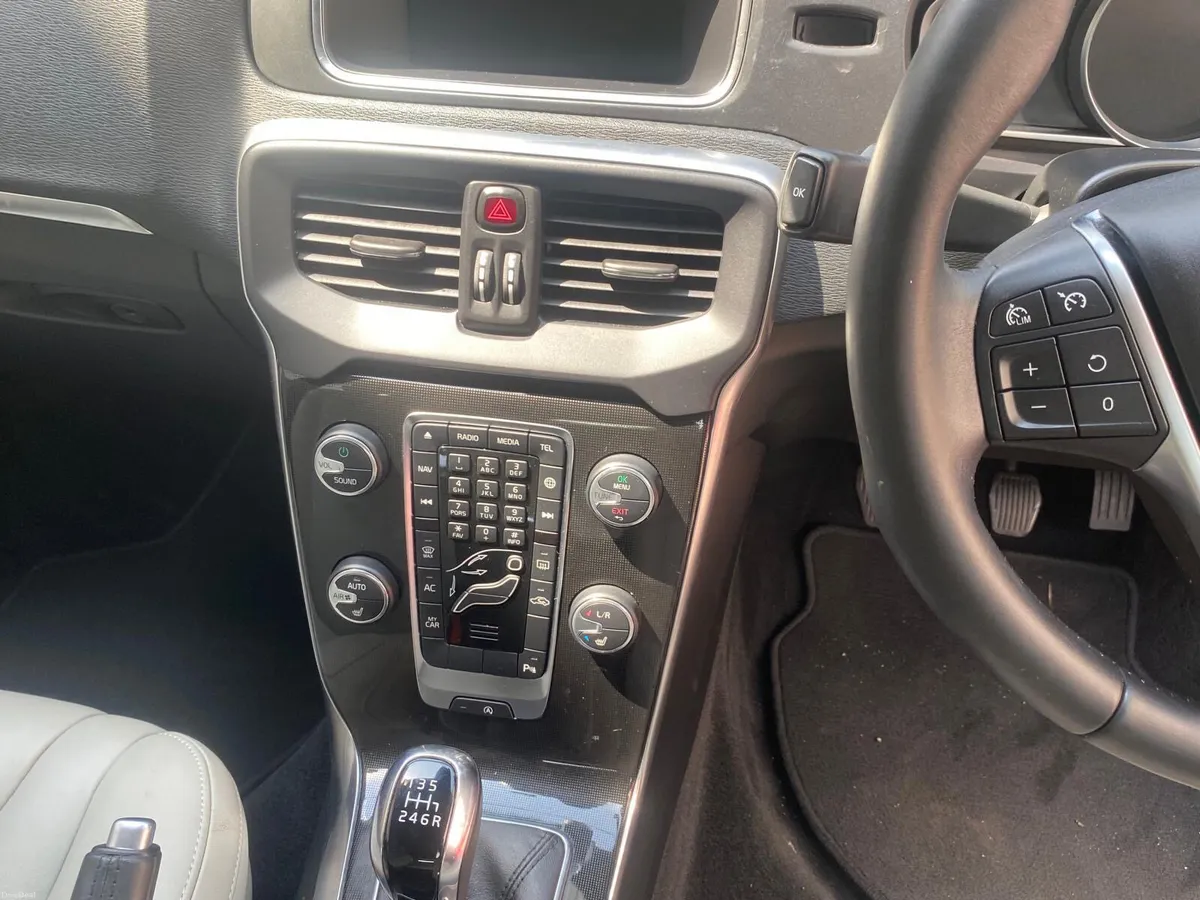 Volvo V40 2018 - Image 6