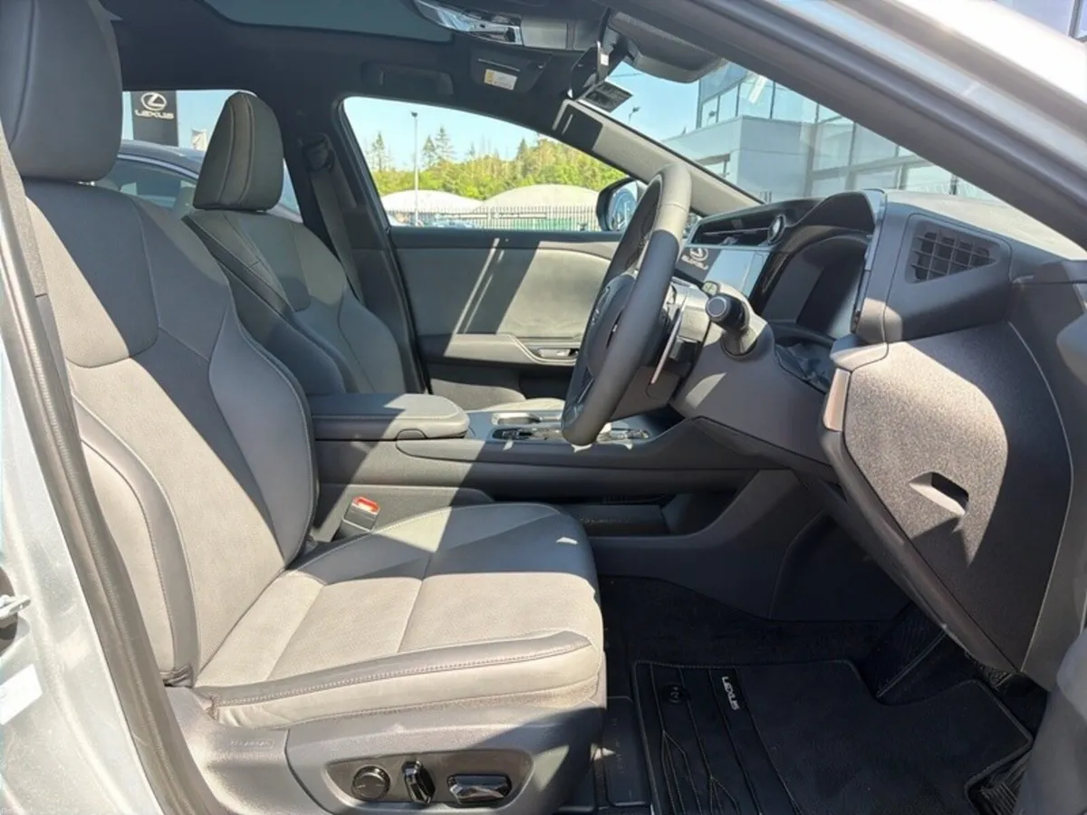 Lexus RZ RZ350e Executive - Image 6