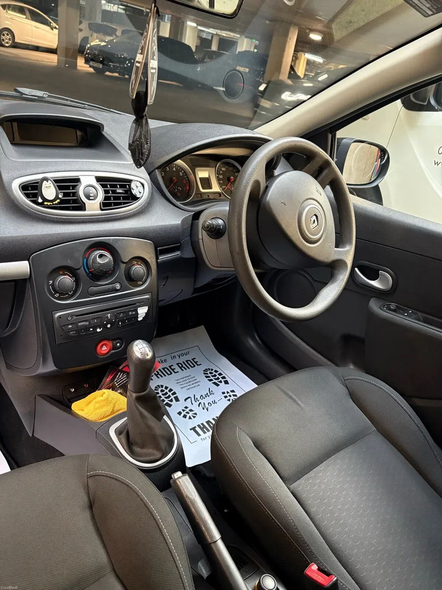 Renault CLIO 1.1 litre (Petrol) 2010 - Image 2