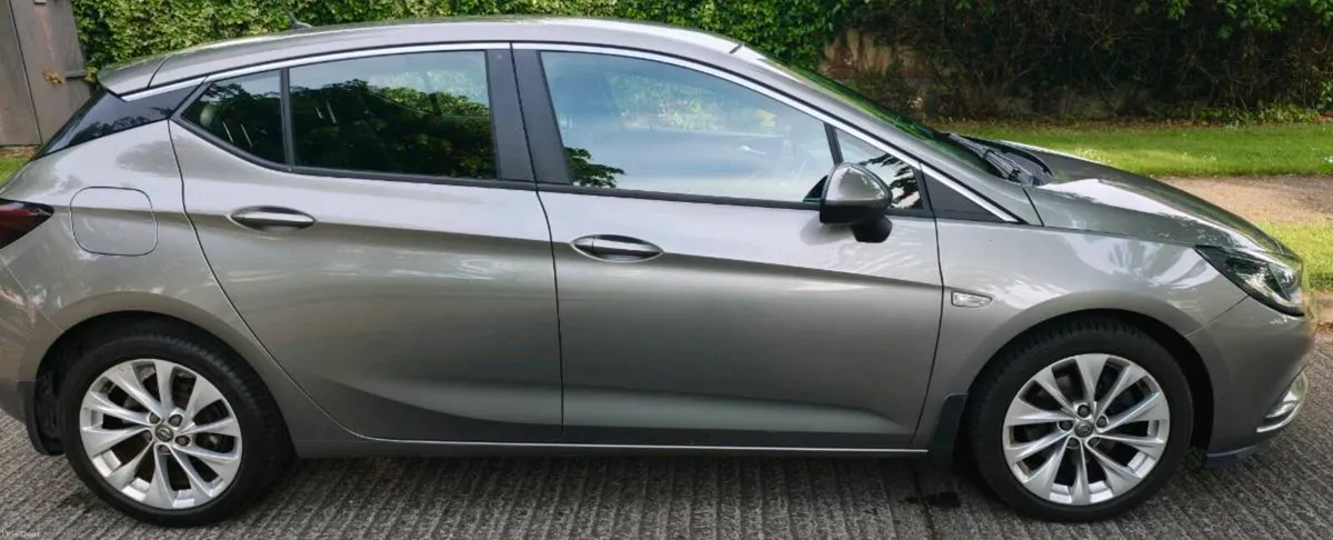 Opel Astra 2016 Diesel 1.6 - Image 1