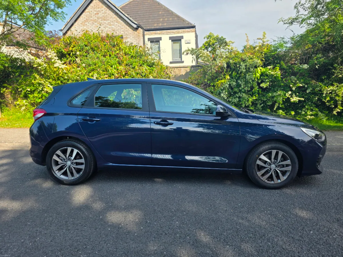 Hyundai i30 i 30 Deluxe 1.0 Turbo 5DR - Image 3