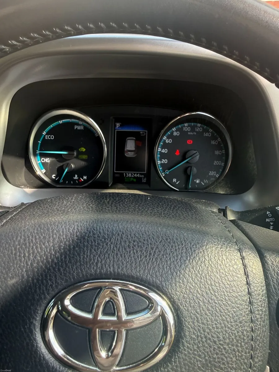2018 Toyota RAV4 Hybrid Luna Sport FWD - Image 2