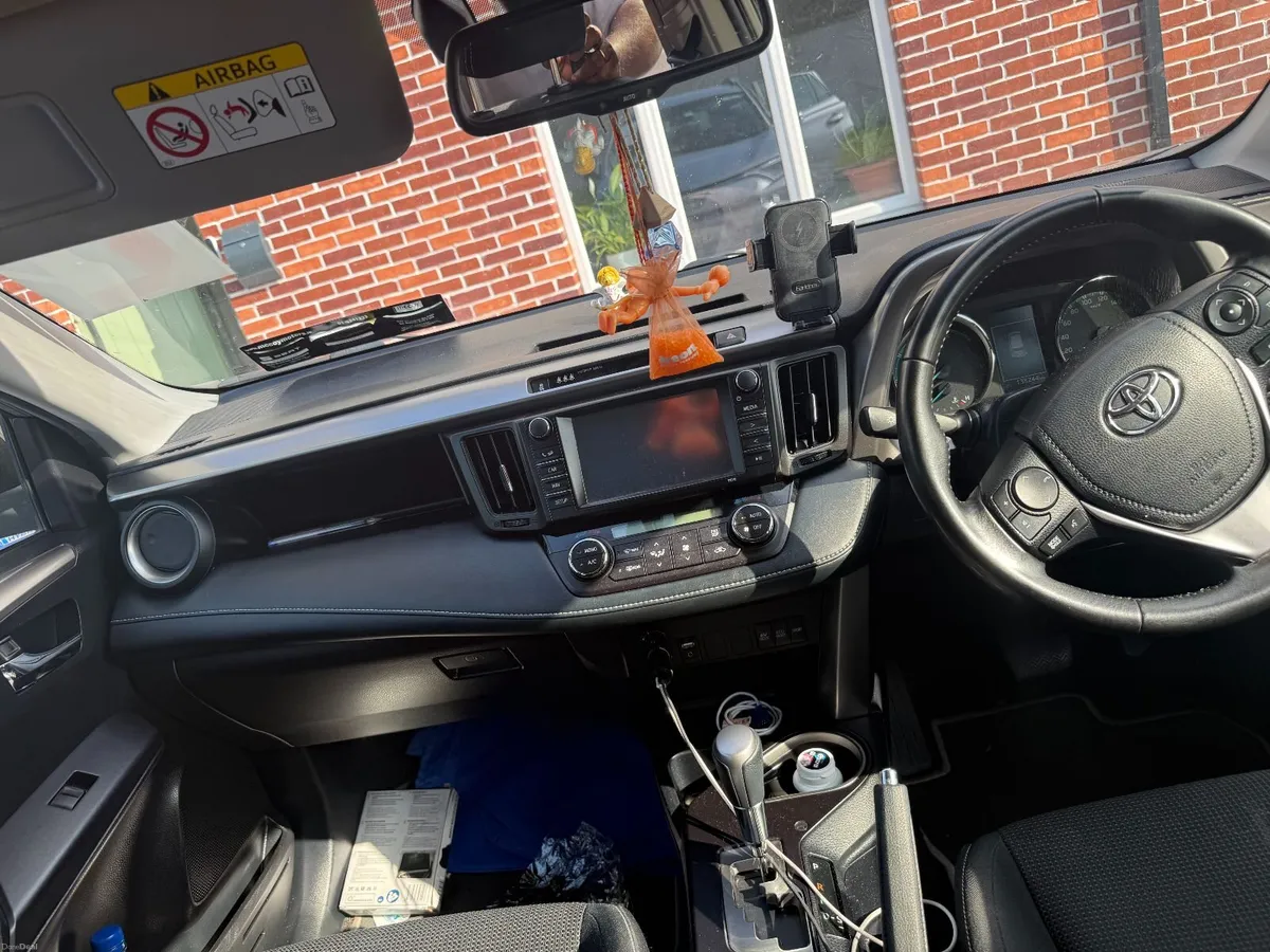 2018 Toyota RAV4 Hybrid Luna Sport FWD - Image 6