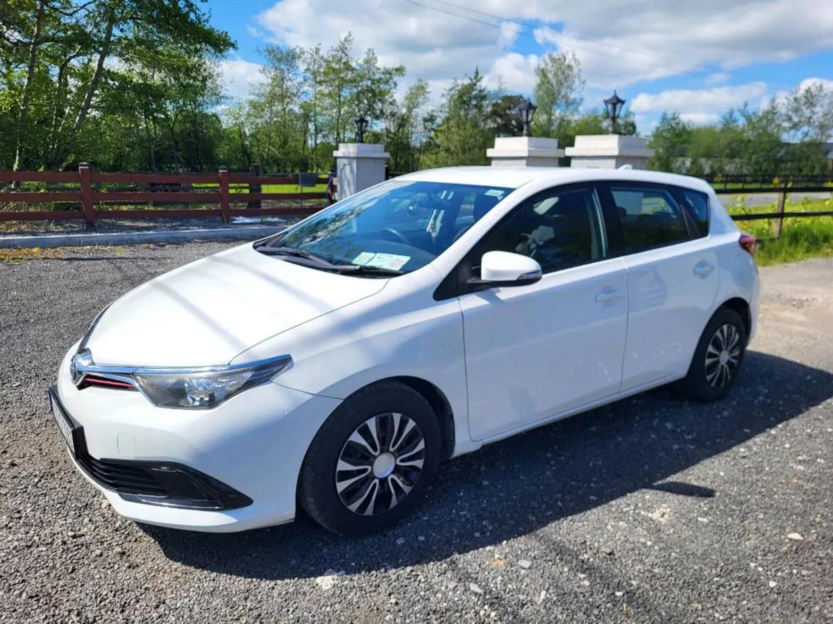 172 Toyota auris - Image 2