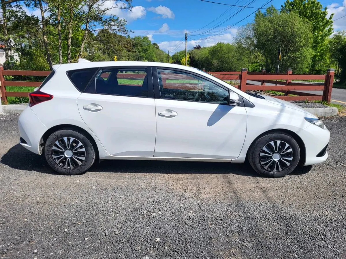 172 Toyota auris - Image 4
