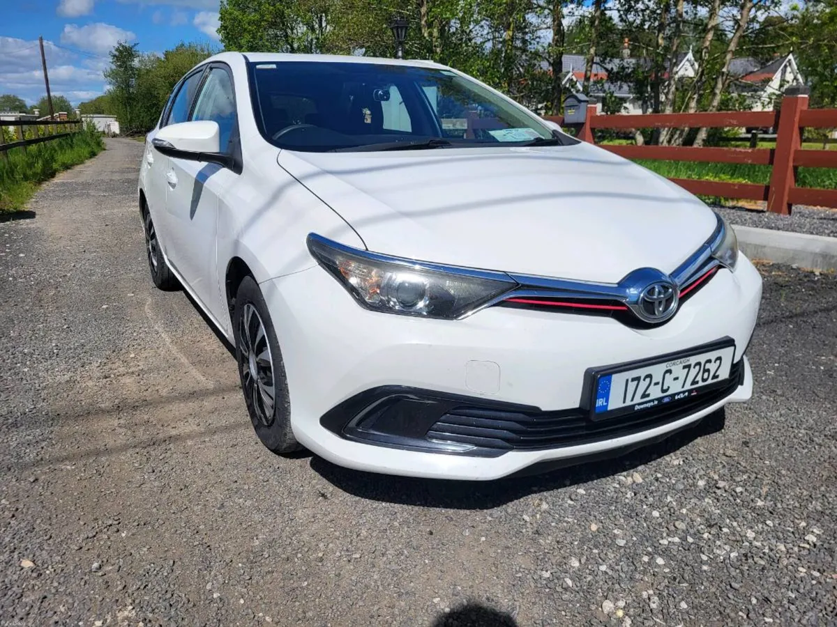 172 Toyota auris - Image 1