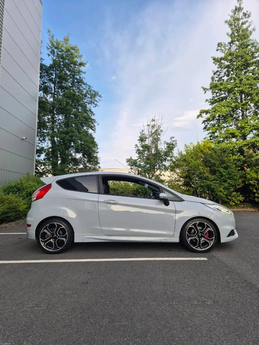 Ford Fiesta 2016 - Image 2