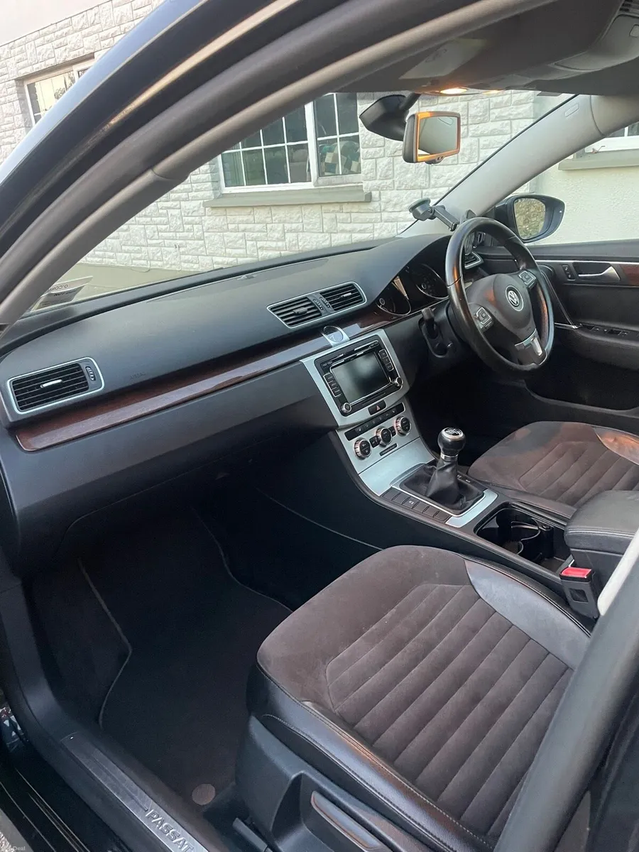 2012 Volkswagen Passat - Image 4