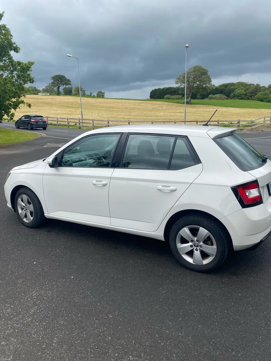 Automatic Skoda Fabia 2015 - Image 2