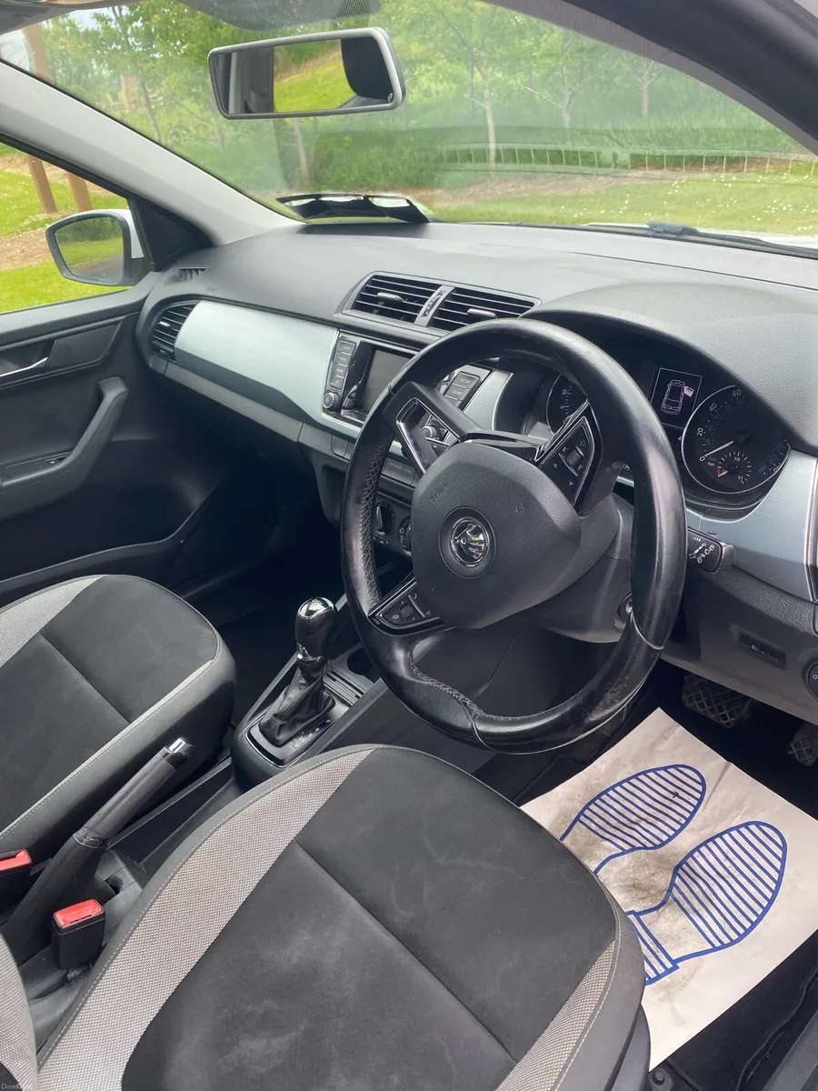 Automatic Skoda Fabia 2015 - Image 4