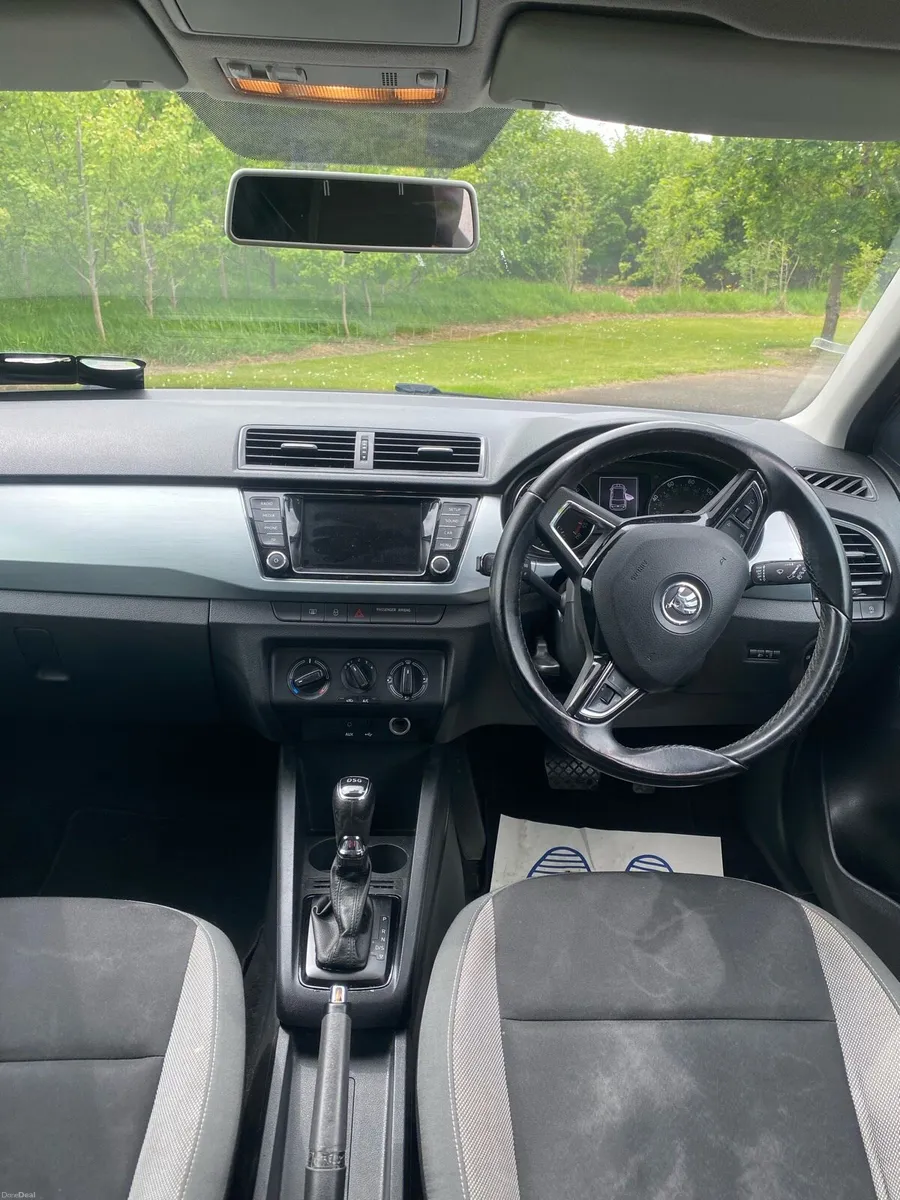 Automatic Skoda Fabia 2015 - Image 3