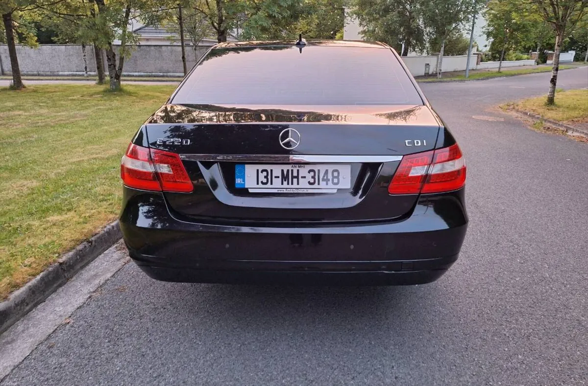 Mercedes E220 manual 6 speed Diesel - Image 4
