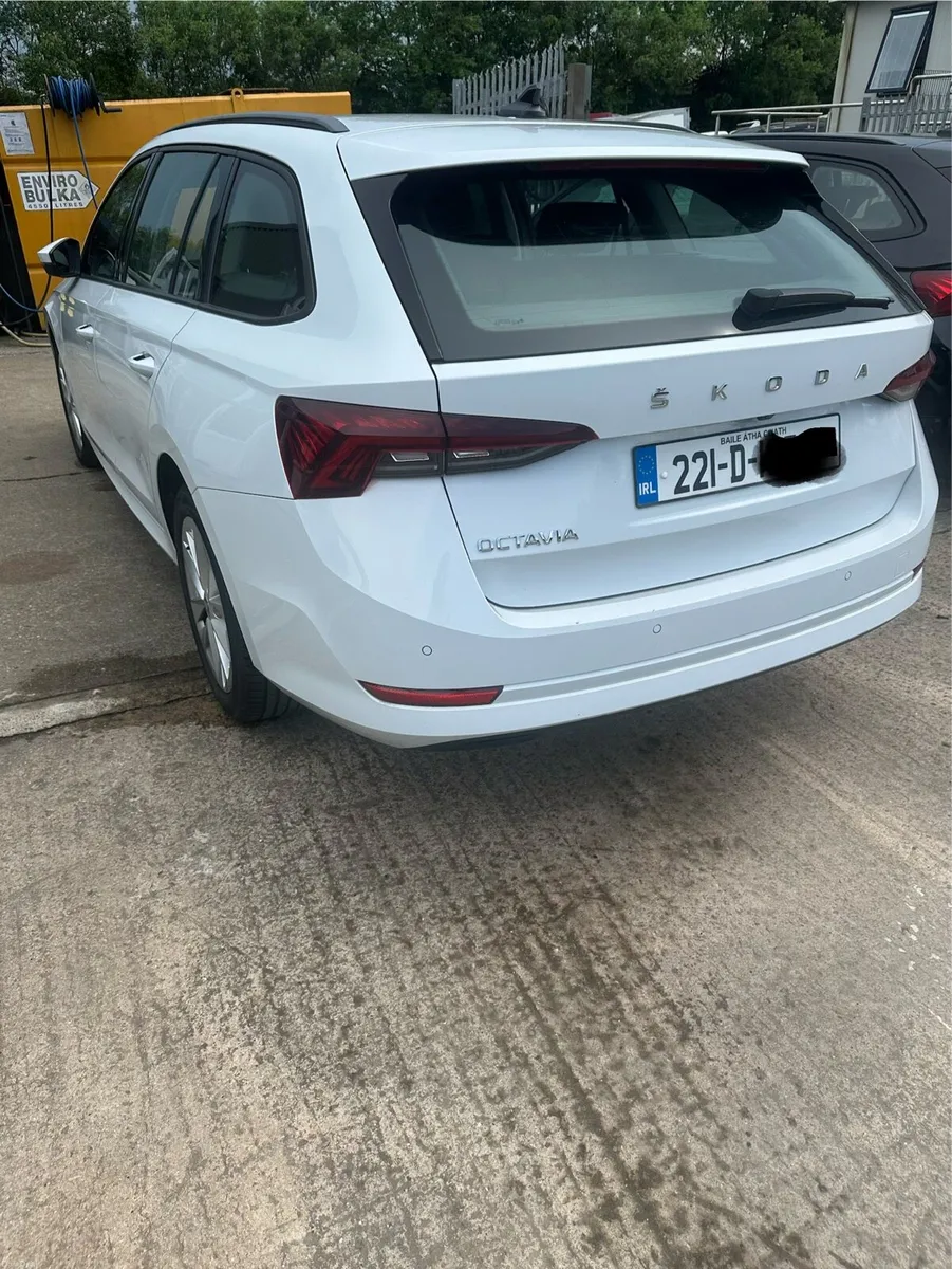 2022 Skoda Octavia Combi - Image 2