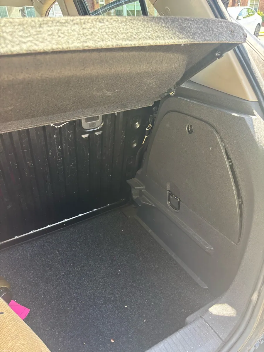 Car - Image 4