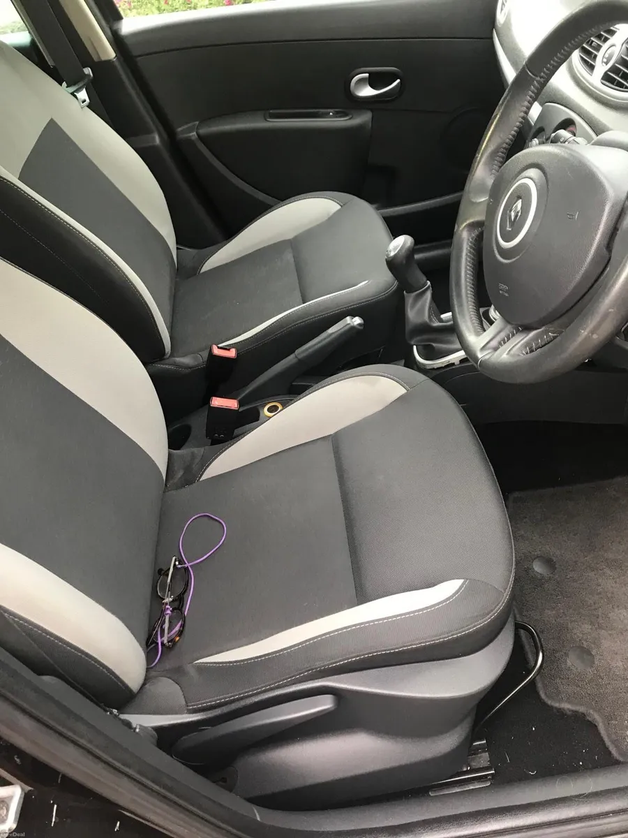 Renault Clio 2011 - Image 2