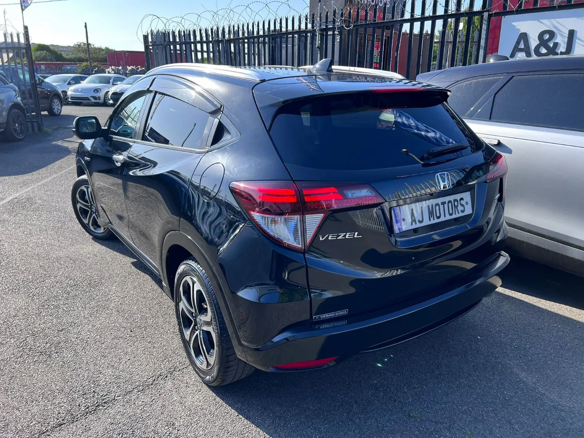 15 HONDA VEZEL 1.5 HYBRID - Image 4