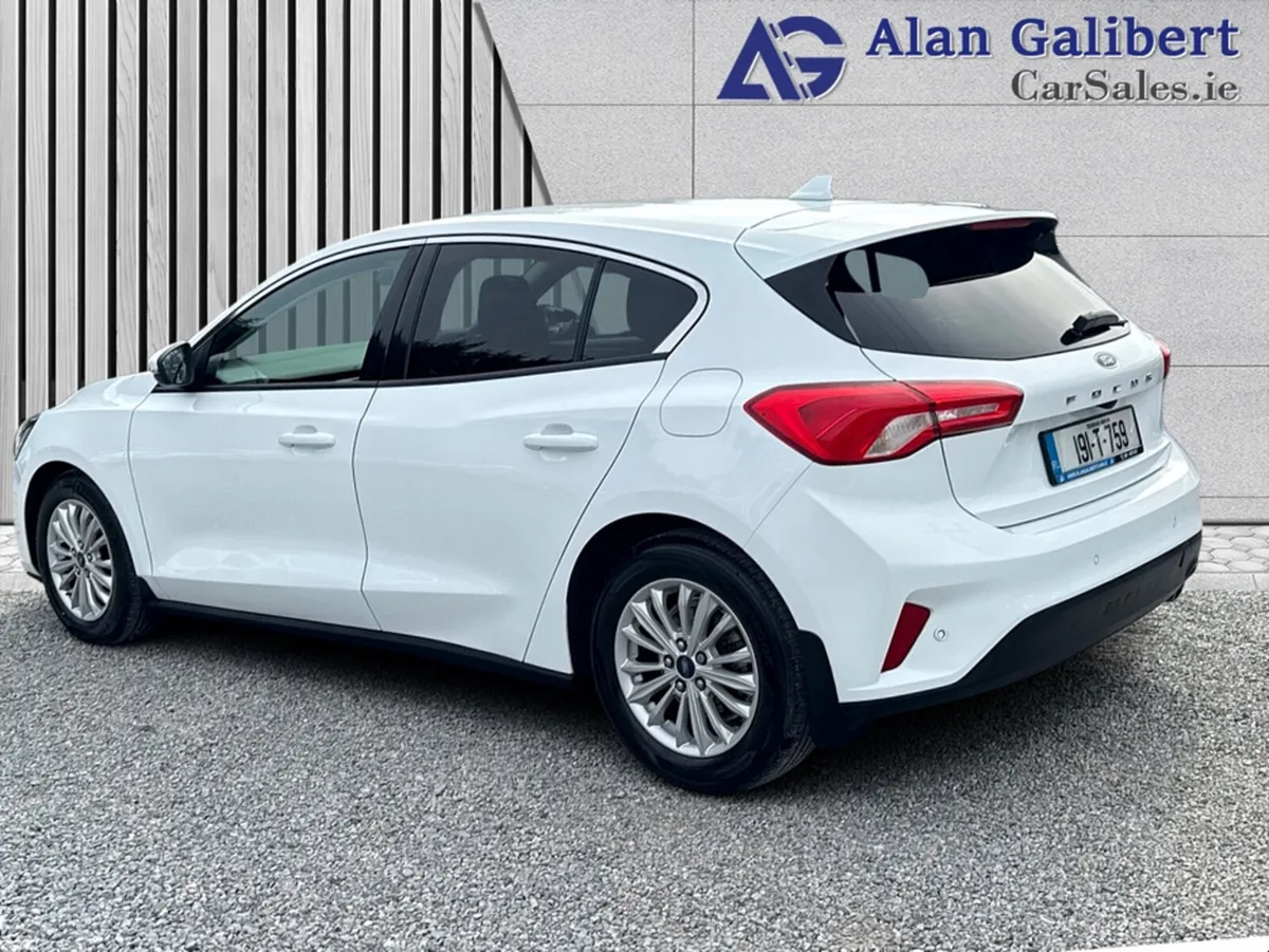 Ford Focus TITANIUM 1.0 ECOBOOST 12 5DR 125 - Image 2