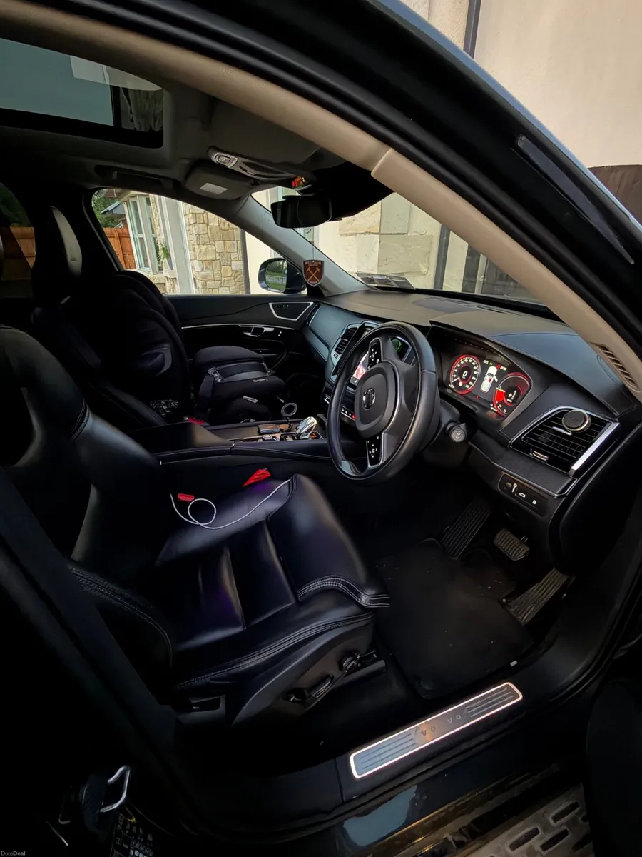 Volvo XC90 - Image 2