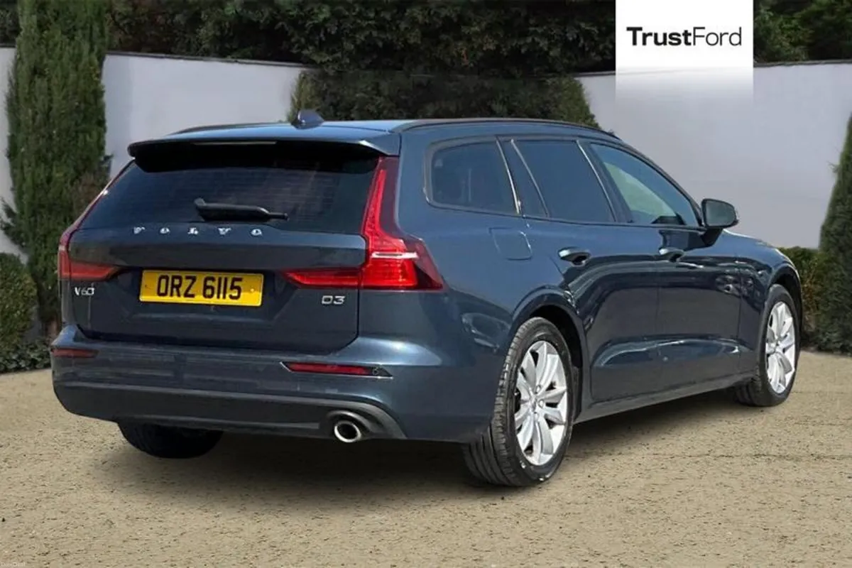 Volvo V60 Momentum - Image 4