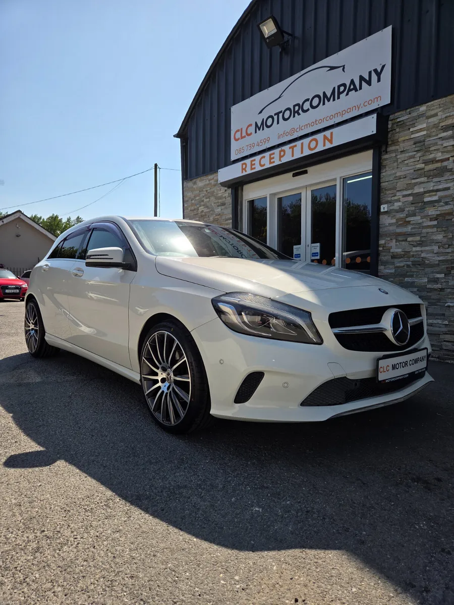 2017 MERCEDES A180 AUTO - Image 1