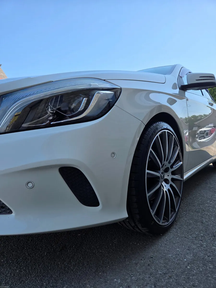 2017 MERCEDES A180 AUTO - Image 4