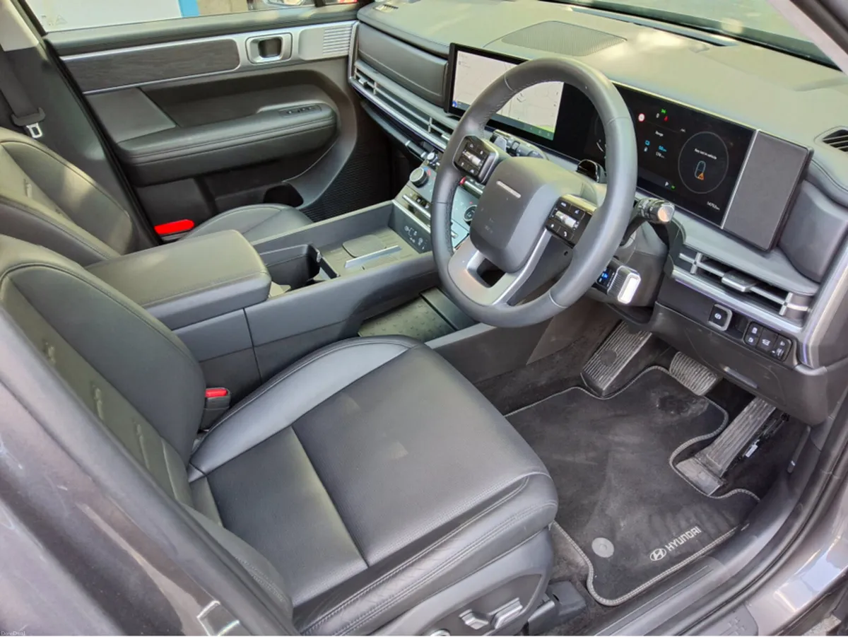 Hyundai Santa Fe PHEV PREMIUM 4 WHEEL DRIVE - Image 6
