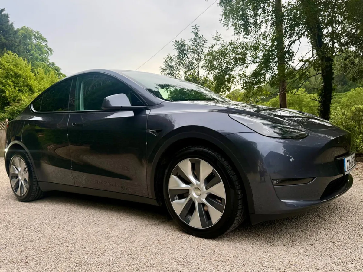 Tesla Model Y LONG RANGE DUAL MOTOR AWD - Image 3