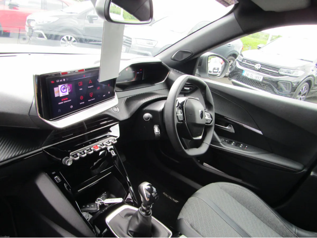 Peugeot 2008 ALLURE 1.2 PURETECH MY23 - Image 6