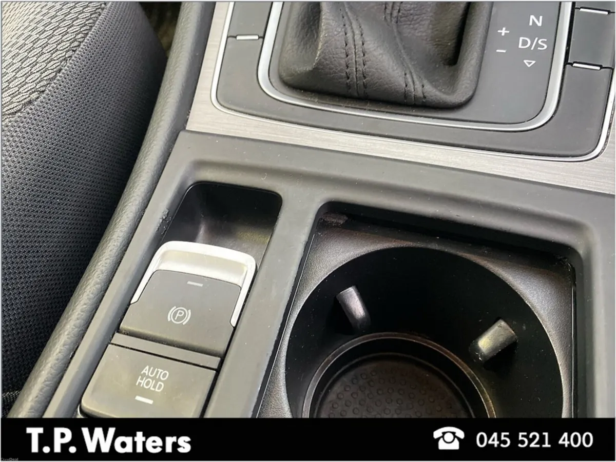 Volkswagen Golf 1.2 TSI AUTOMATIC - REVERSING CAME - Image 5