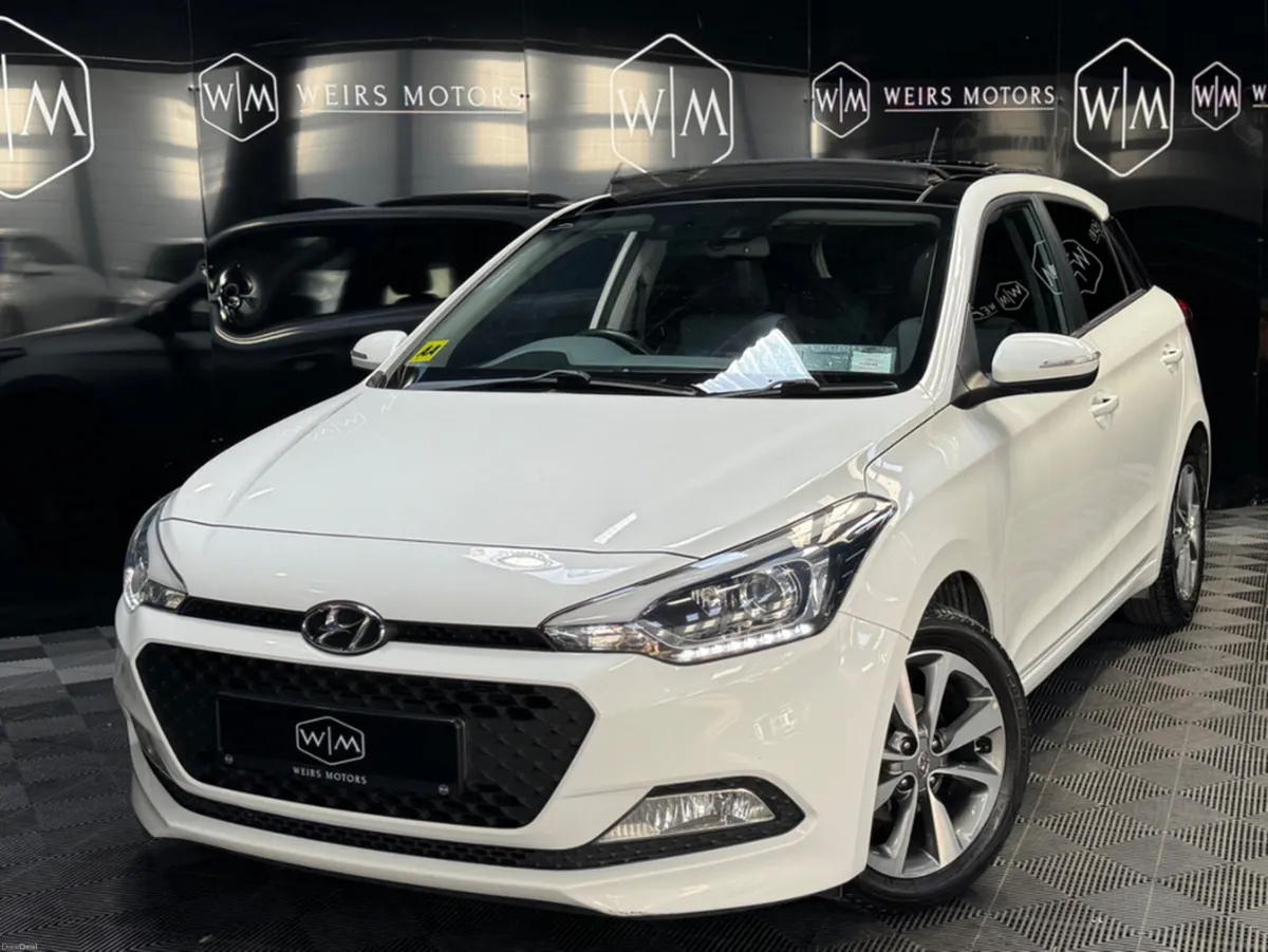 Hyundai i20 1.2 PREMIUM 5DR ONE OWNER - Image 2