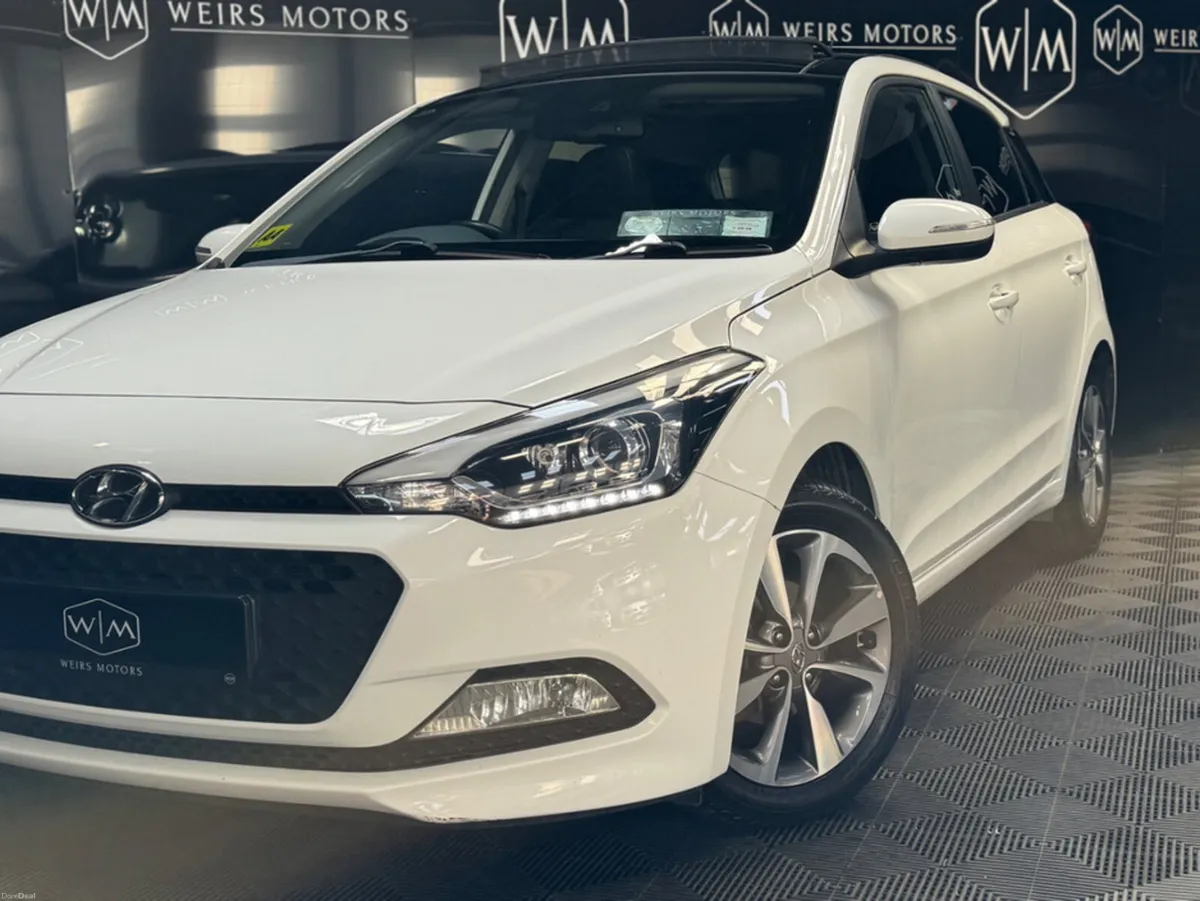 Hyundai i20 1.2 PREMIUM 5DR ONE OWNER - Image 3
