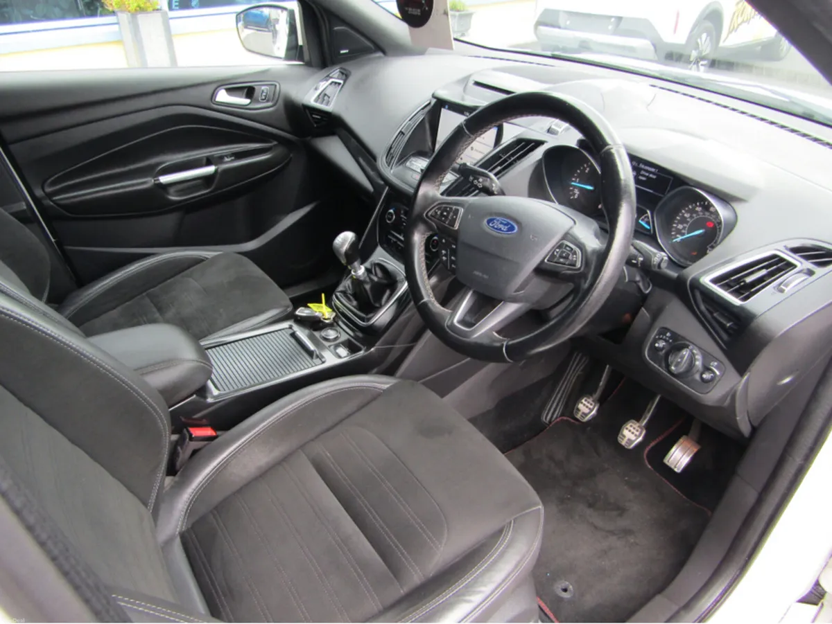 Ford Kuga 2.0 TDCI ST-LINE FWD  150PS 5DR - Image 6