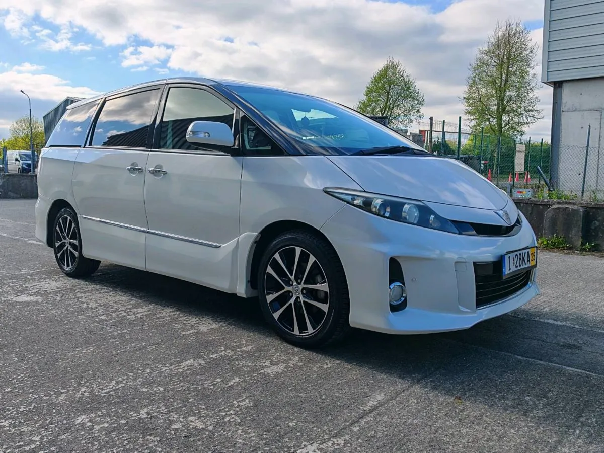 Toyota Estima - Image 3